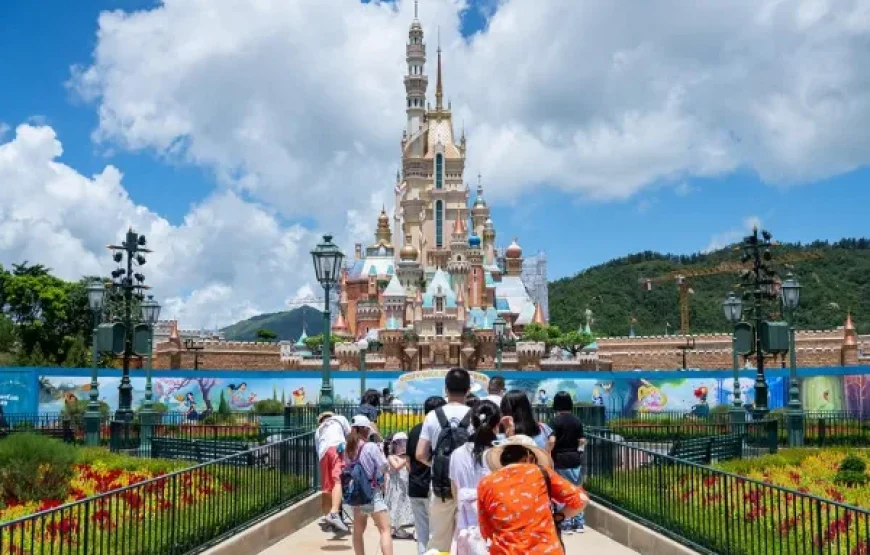 Hongkong Disneyland 2 Days / 1 Night Tour