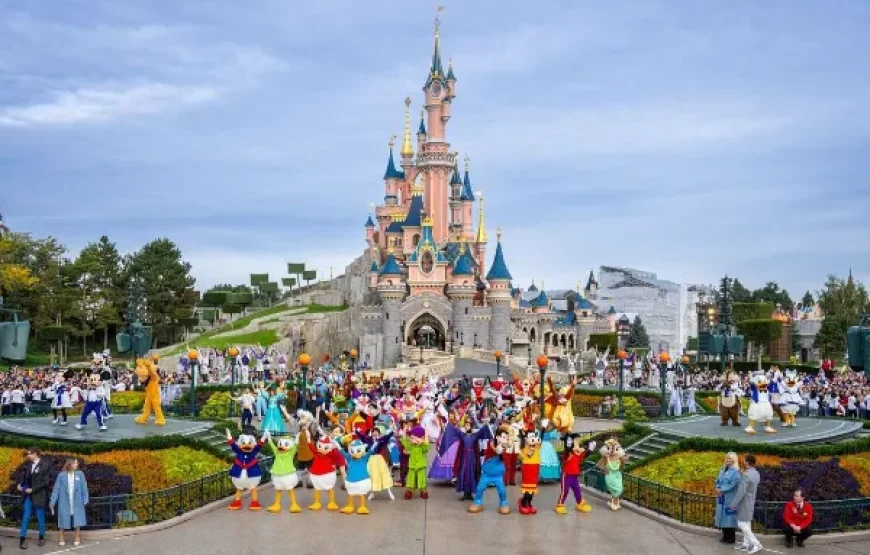 Hongkong Disneyland 2 Days / 1 Night Tour